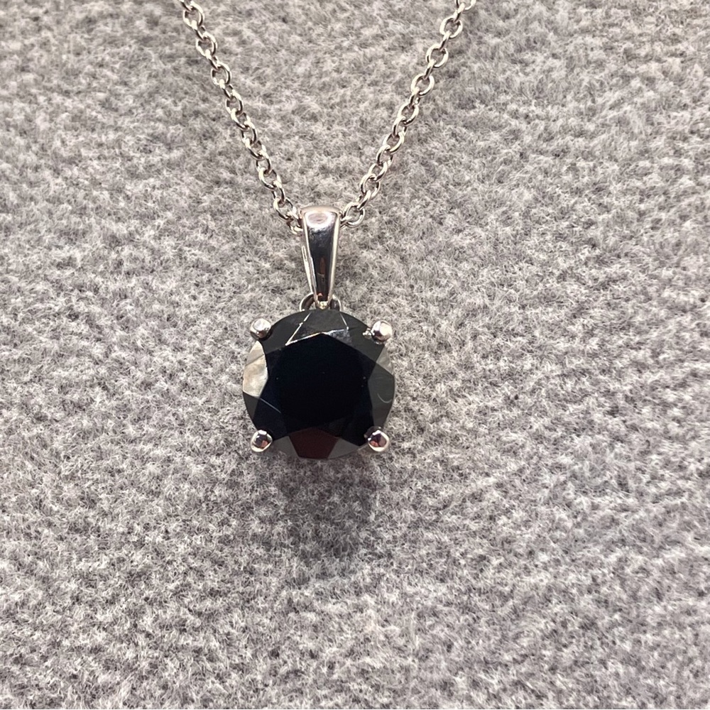 Natural black spinel, round solitaire pendant stainless steel, magnetic clasp - Picture 6 of 7
